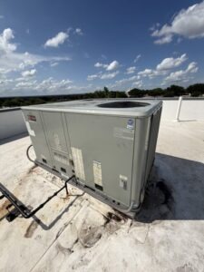 Brand: Trane Model: YHC072F3RLA01LE001418000000000000 Serial: 18381E002L Found RTU completely off on smoke detector trip for...