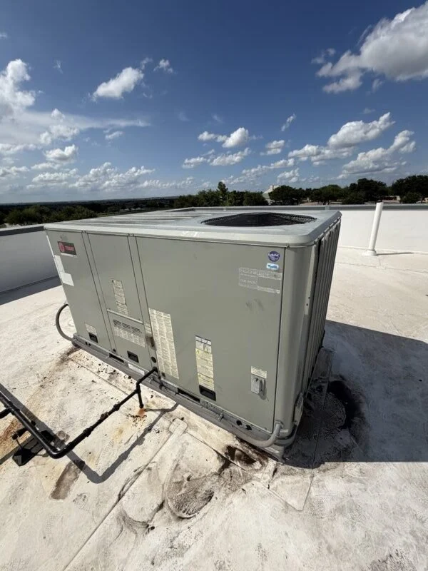 Brand: Trane Model: YHC072F3RLA01LE001418000000000000 Serial: 18381E002L Found RTU completely off on smoke detector trip for...