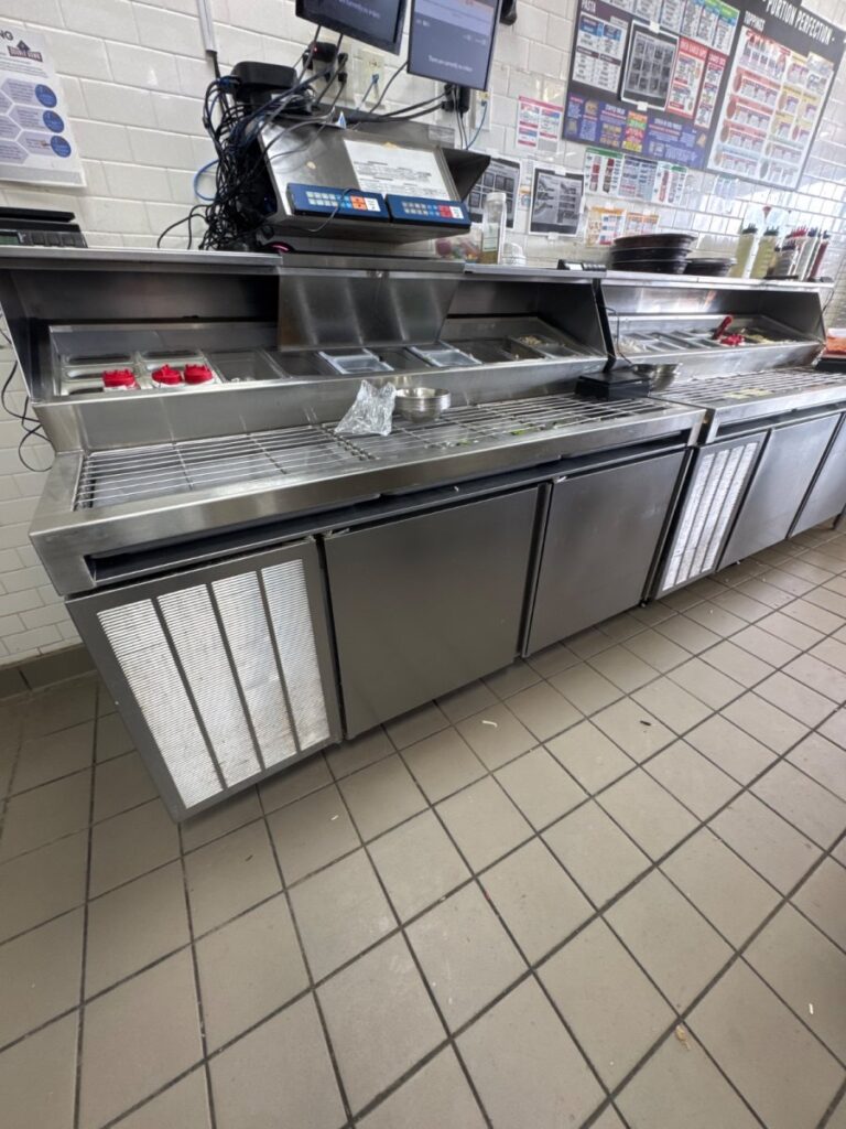 Diagnosed pizza prep table in Elgin, Texas