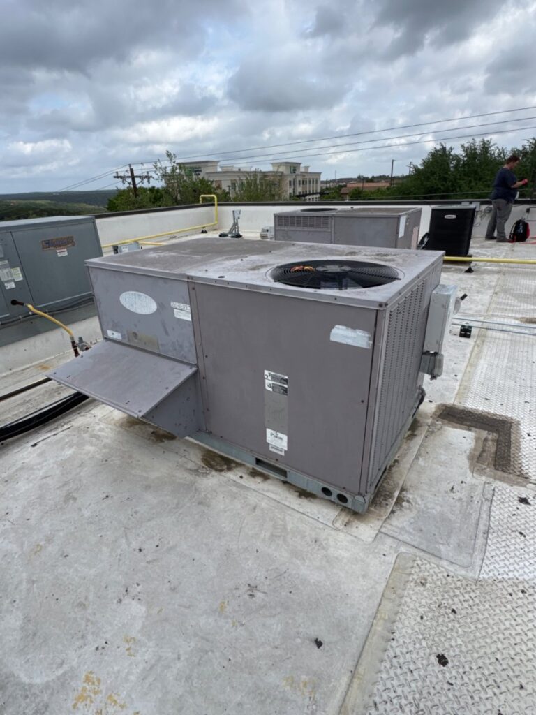 2291: Repaired carrier RTU air-conditioning unit in Austin, Texas