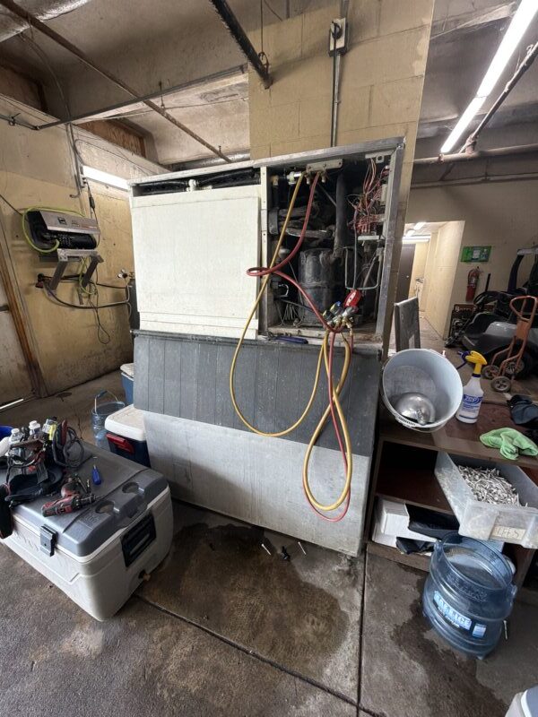 Completed commercial ice machine repair at Berry Creek Country Club in Georgetown, Texas by replacing a failed Hoshizaki circ...